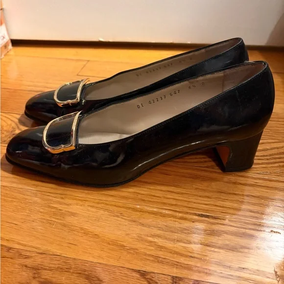 Vintage Ferragamo Pumps 6.5 B Black Gold Hardware Italy - Picture 5 of 10